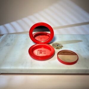 Fara Homidi Essential Face Compact in Creme